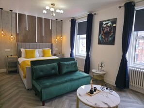 1 bedroom, iron/ironing board, WiFi - Spacious Studio Flat | King Bed + Sofa Bed | Shoreditch Near Tower Bridge London (London)