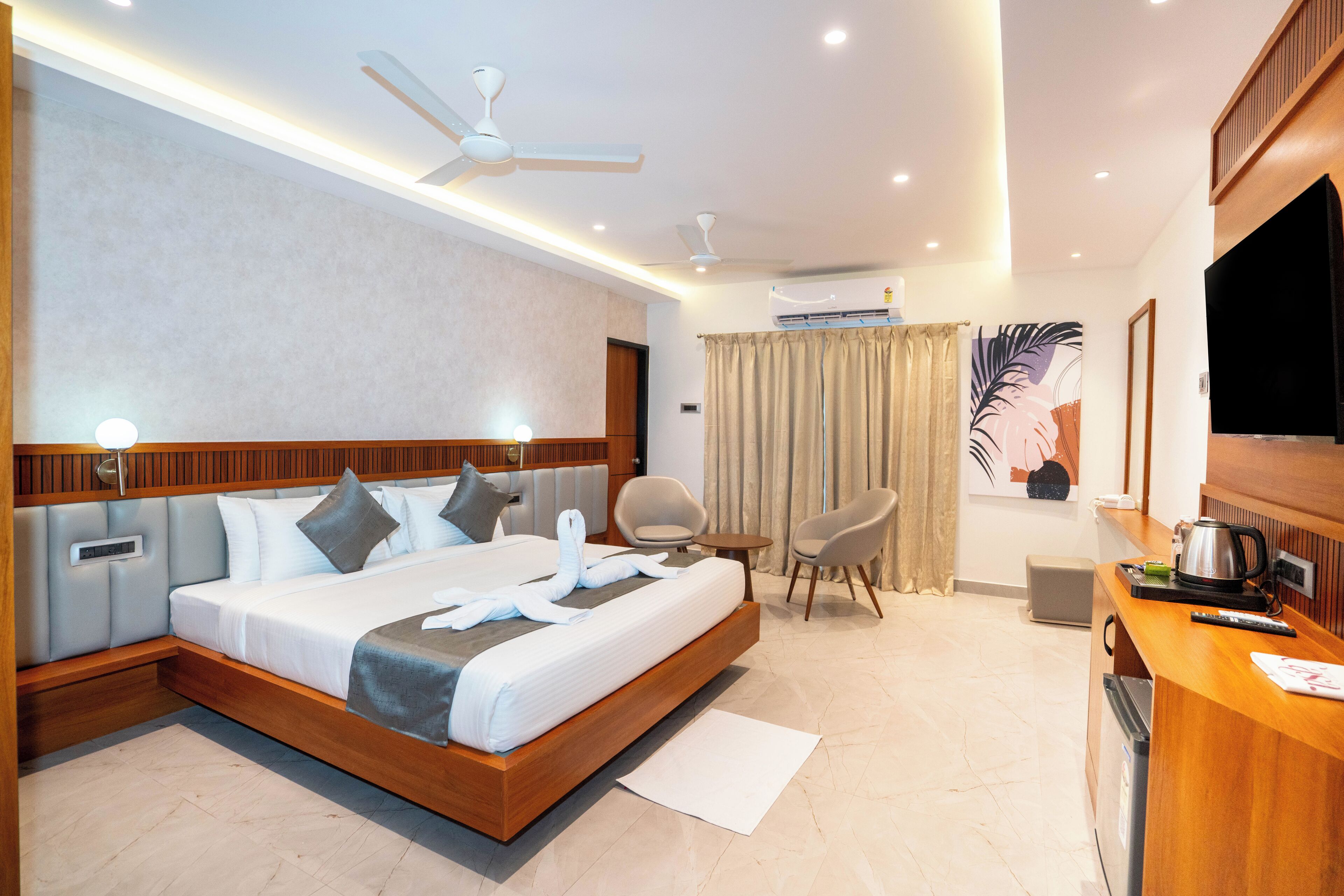 Chambre Deluxe double ou avec lits jumeaux, balcon, vue sur la ville | Bureau, espace de travail pour ordinateurs portables