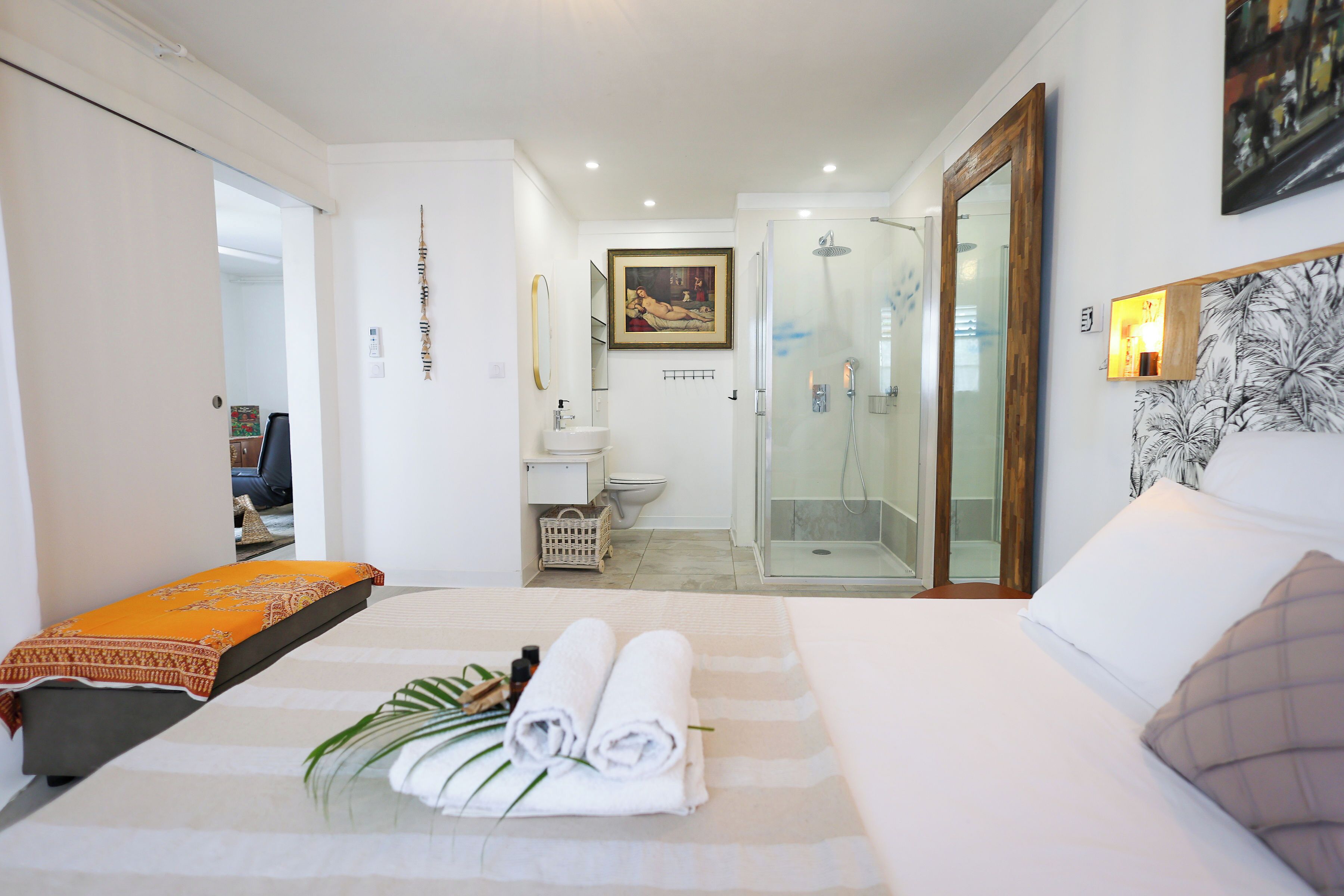 2 bedrooms, iron/ironing board, travel cot, free WiFi