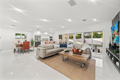 Family Retreat: Pool, Games & Private Apartment