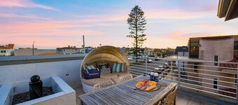200 East Balboa Oceanview Rooftop Steps to Sand, Pier, Boardwalk & Dining