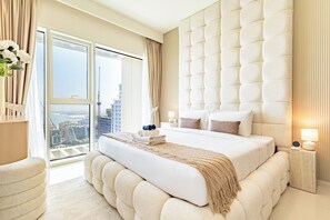 1 bedroom, in-room safe, iron/ironing board, WiFi - Luxe Beachfront Retreat w/ Stunning Views (Dubai)