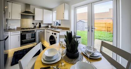 Spacious 3-Bedroom House | Wi-Fi | Serviced Stays
