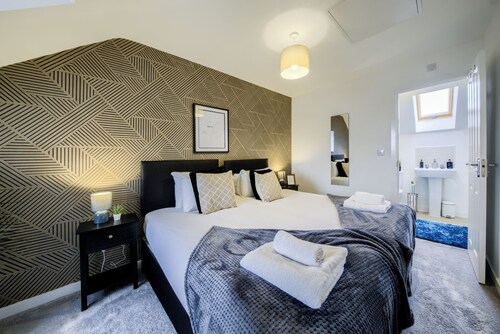 Spacious 3-Bedroom House | Wi-Fi | Serviced Stays