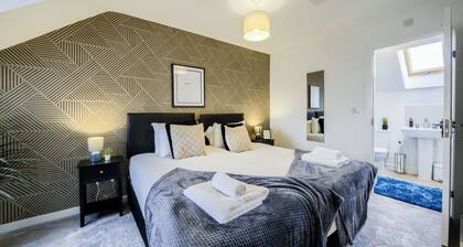 Spacious 3-Bedroom House | Wi-Fi | Serviced Stays