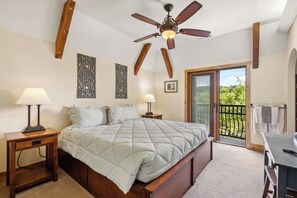 11 bedrooms, iron/ironing board, WiFi, bed sheets - Graycliff Retreat:Unforgettable experience at this 11BR Estate;Game Room+Hot tub (Shepherdstown)