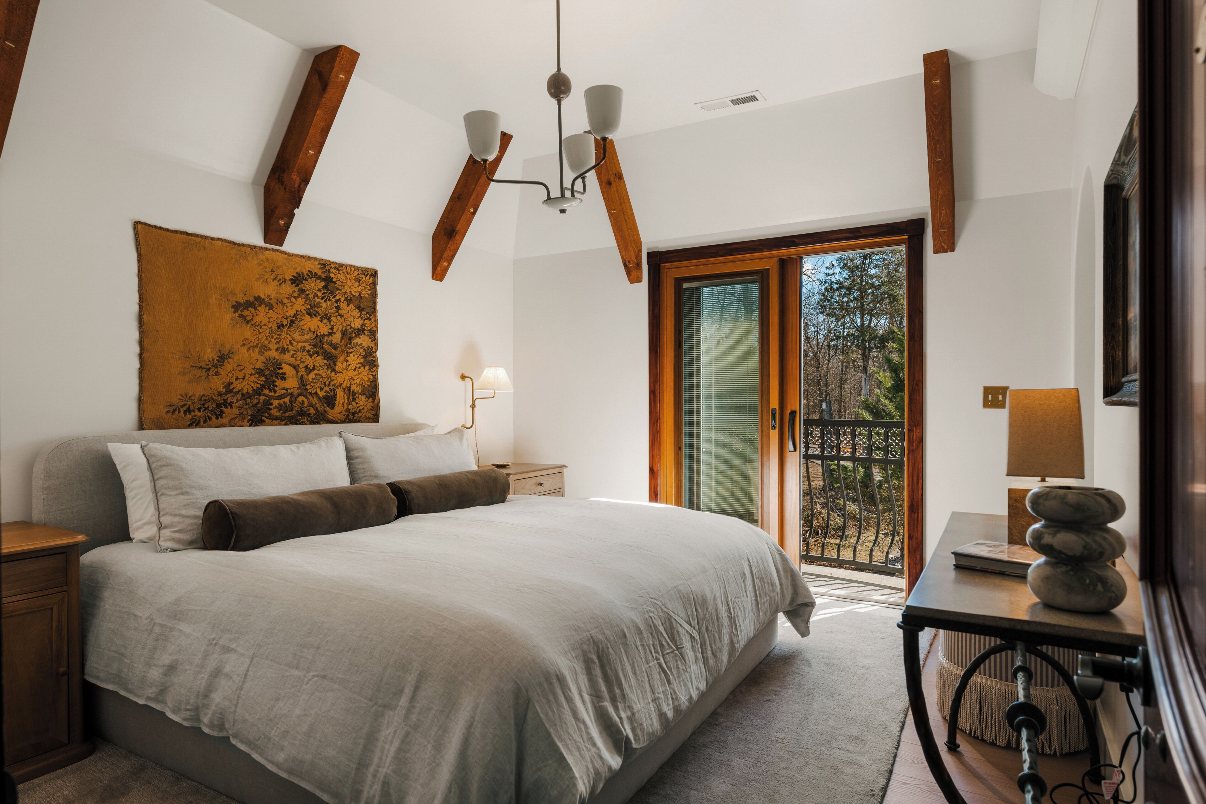 11 bedrooms, iron/ironing board, WiFi, bed sheets