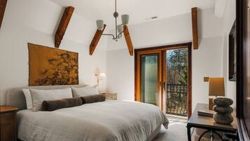 11 bedrooms, iron/ironing board, WiFi, bed sheets