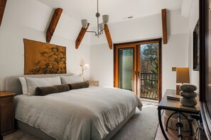 11 bedrooms, iron/ironing board, WiFi, bed sheets