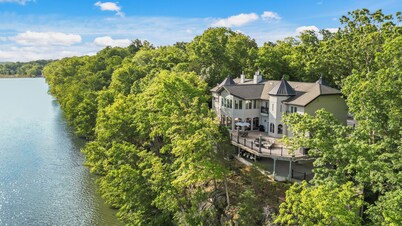 Graycliff Retreat:Unforgettable experience at this 11BR Estate;Game Room+Hot tub