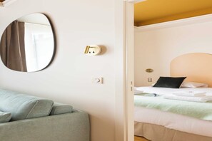 1 bedroom, iron/ironing board, internet, bed sheets