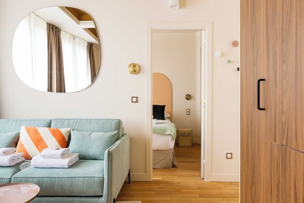 1 bedroom, iron/ironing board, internet, bed sheets