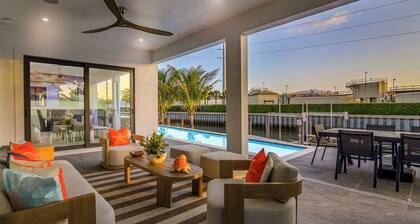 Marco Luxe Retreat / Waterfront