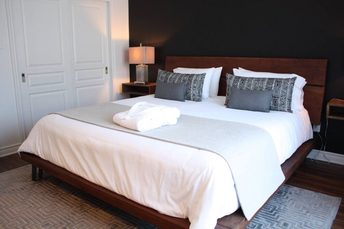 2 chambres, fer et planche à repasser, Wi-Fi gratuit, draps fournis