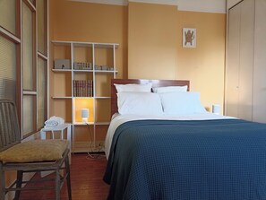 1 chambre, fer et planche à repasser, Wi-Fi, draps fournis