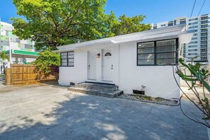 Exterior - Studio 04 in Edgewater - 10 mins walk to Wynwood (Miami)