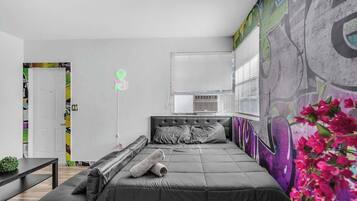 Iron/ironing board, free WiFi, bed sheets