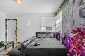 Iron/ironing board, free WiFi, bed sheets