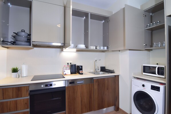 Fridge, microwave, oven, stovetop