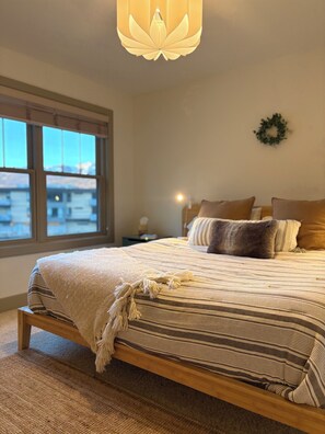 3 chambres, bureau, accès au Wi-Fi (inclus), literie fournie