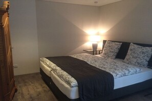 1 soverom, skrivebord, strykejern/-brett og wi-fi (inkludert)