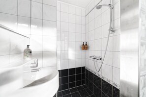 Bathroom - To Sostre Guesthouse (Bergen)