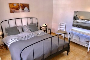 1 dormitorio, tabla de planchar con plancha, Internet