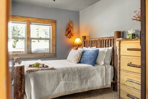 3 bedrooms, iron/ironing board, WiFi (free), bed sheets