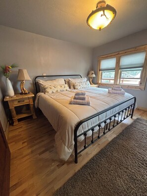 3 bedrooms, iron/ironing board, free WiFi, bed sheets