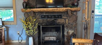 1930’s Woodland Park Cabin: Rustic & Romantic