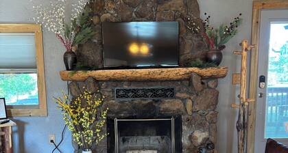 1930’s Woodland Park Cabin: Rustic & Romantic