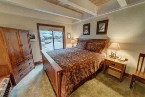1 bedroom, iron/ironing board, WiFi, bed sheets - Lakefront Condo in Kings Beach- #25 (Kings Beach)