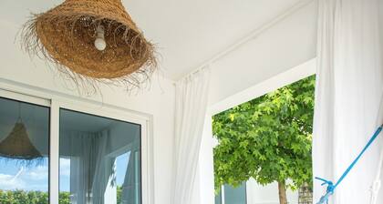 Modern Grove Villa | 3 Bedroom | BBQ | Aircon