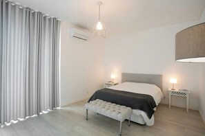 3 habitaciones, tabla de planchar con plancha y acceso a internet 