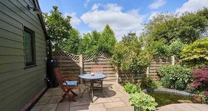 Host Stay Garden Studio