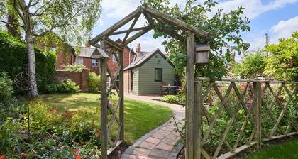 Host Stay Garden Studio