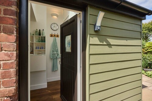 Host Stay Garden Studio