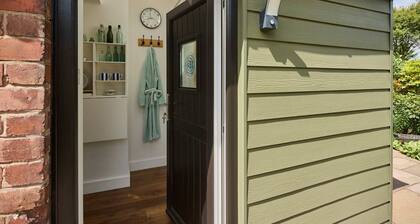 Host Stay Garden Studio