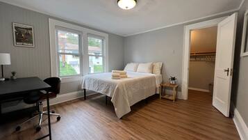 3 slaapkamers, een bureau, een strijkplank/strijkijzer, gratis wifi