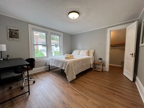 3 habitaciones, escritorio, tabla de planchar con plancha y wifi gratis 