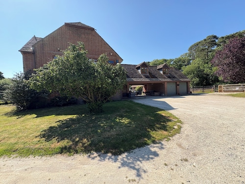 Charming Farm Stay in Dorset. Cozy Self Catering Apartment with scenic views.