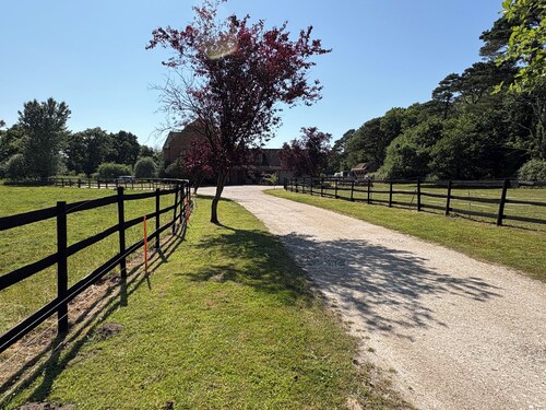 Charming Farm Stay in Dorset. Cozy Self Catering Apartment with scenic views.