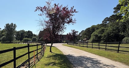 Charming Farm Stay in Dorset. Cozy Self Catering Apartment with scenic views.