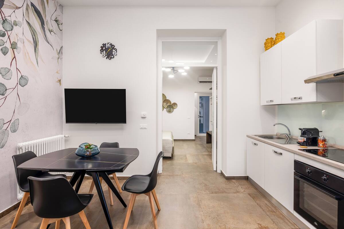 Leilighet – comfort, 1 kingsize-seng med sovesofa, ikke-røyk | 1 soverom, safe på rommet, blendingsgardiner og strykejern/-brett