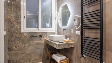 Comfort Apartment, 1 King Bed with Sofa bed, Pets Allowed | Bathroom