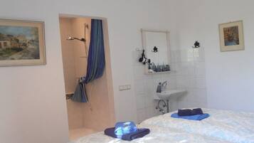 Bügeleisen/Bügelbrett, Reisekinderbett, kostenloses WLAN