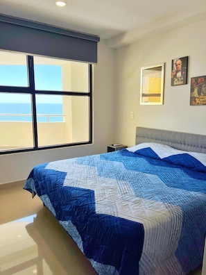 Apartemen Klasik, balkon, pemandangan pantai | Tirai kedap cahaya, setrika/meja setrika, dan Wi-Fi gratis