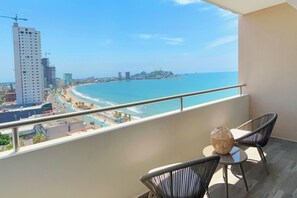 Appartement Deluxe, balcon, vue plage | Terrasse/Patio