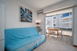 Smart TV - Apartment in Agde near Beach & Heated Pool (Agde)