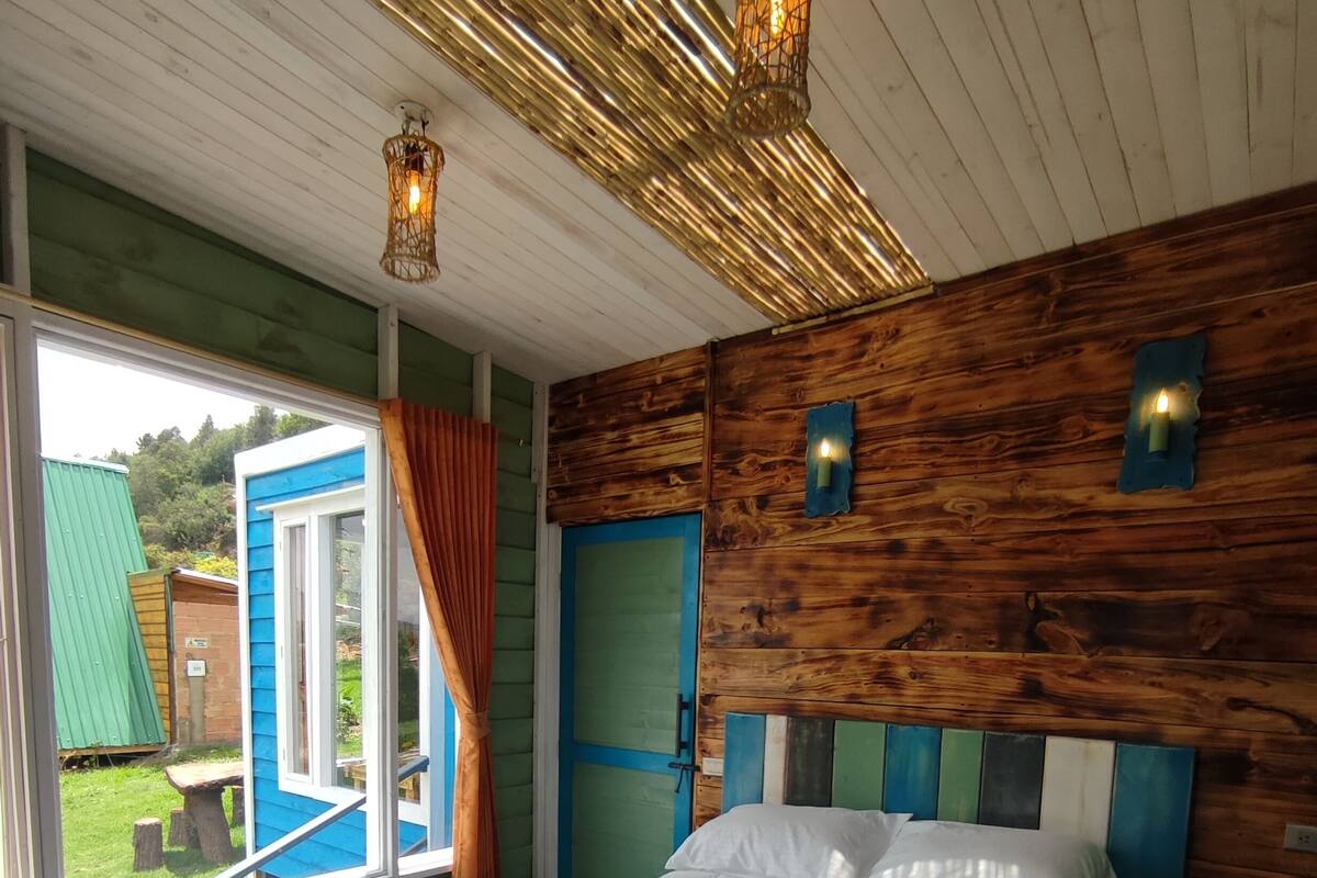 Comfort Cabin, Lagoon View, Garden Area | Meja, ruang kerja komputer riba, Wi-fi percuma